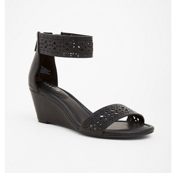torrid Shoes - Torrid Black Double Strap Sandals 9.5W